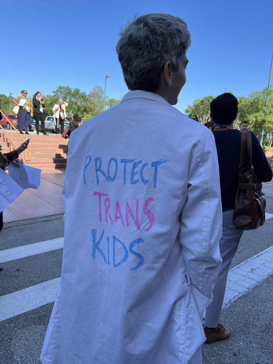 melina_manolas's tweet photo. When you’re in Florida for a medical conference you have to make it a point to stand up for your people 🏳️‍🌈 

Physician advocacy at its best 💕#SGIM22 https://t.co/qebjopOXh3