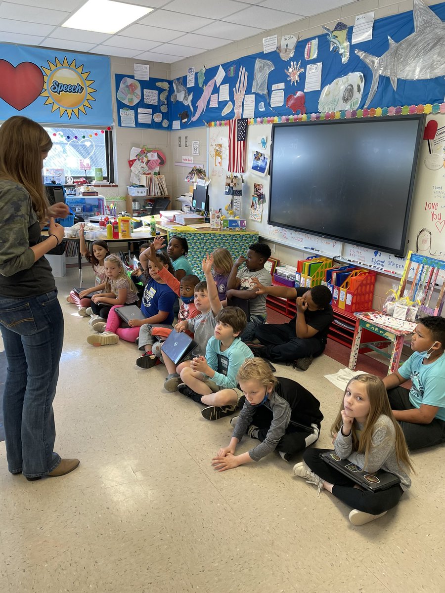 Mrs_EDarnell's tweet photo. Session 2! Even techies like us have problems with technology! 😜 But perseverance seems to be the theme for the day!
@a5disteam @AndersonFive #A5EDventure #vision5 #ConcordLegacyWeek https://t.co/8hNjyLpBhg