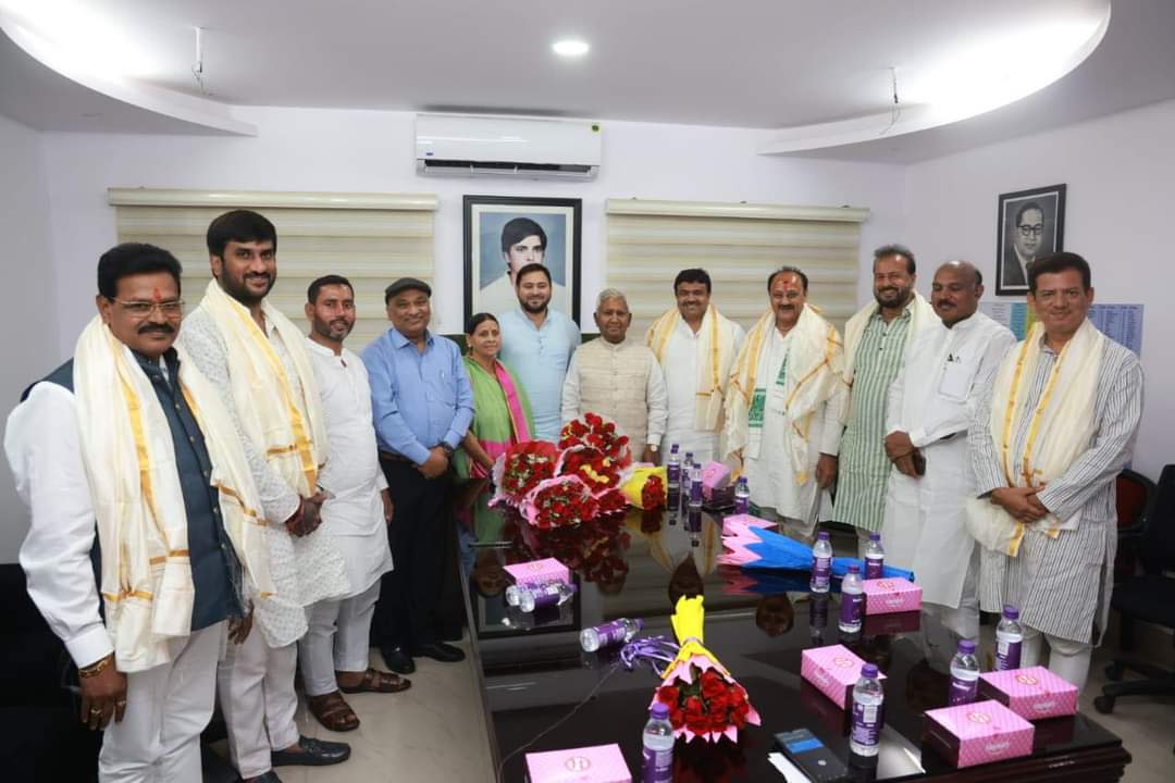 drrambalisingh's tweet photo. बिहार विधानपरिषद स्थानीय निकाय प्राधिकार चुनाव में राष्ट्रीय जनता दल के जीतकर आए सभी नवनिर्वाचित सदस्यों का आज पटना आवास पर अभिनंदन किया गया। https://t.co/Mt6OHxG8YC