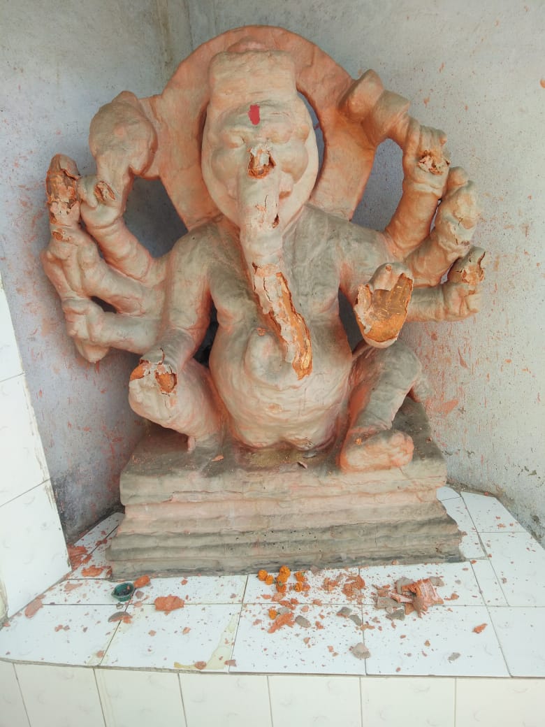 SaveSabrimala's tweet photo. *#LaxmiNarsimha temple #Sidhra falls in the stronghold of  3 @BJP4JnK stalwarts @mpjugalkishore @DevenderSRana ex-MLC Ajatshatru Singh, will they take up the issue, call for Jammu Bandh or will remain mum as @manojsinha_ is #ApnaBanda Apni Govt. 
@temples_reclaim
@IkkJuttJammu https://t.co/XjFOWsgg82