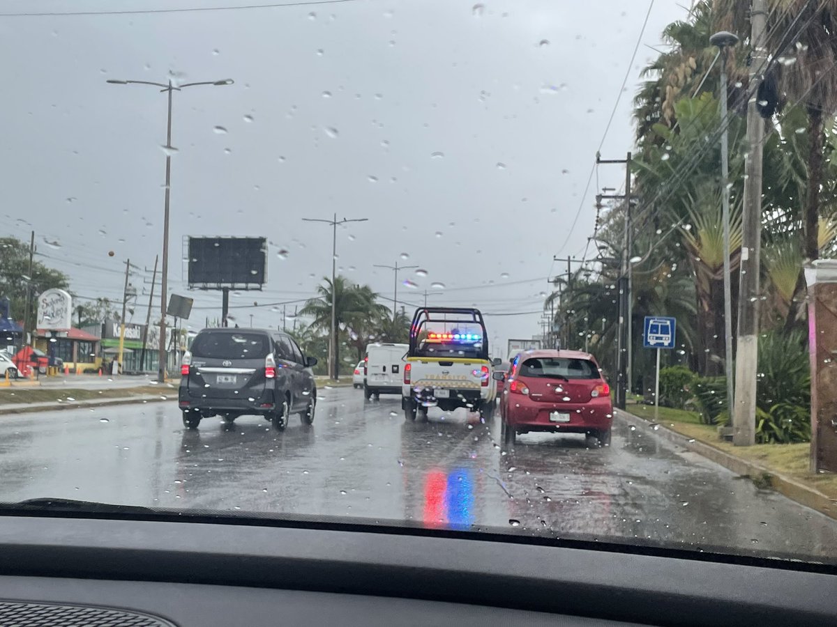 araamc's tweet photo. @TransitoBJ con su sonidito moviendo autos por q el patron quiere pasar si o si … patrulla 5842 https://t.co/3ZX5l17oTo