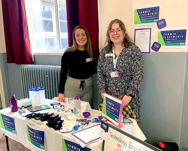 Inspiration for the next generation at @BryntegSchool today with some of the #research and #evaluation team members from #teccymru <a href="/bethlwh/">Bethan Louise</a> and <a href="/morganelees/">Morgan Lees</a>. What would you like to know about working with us ❓