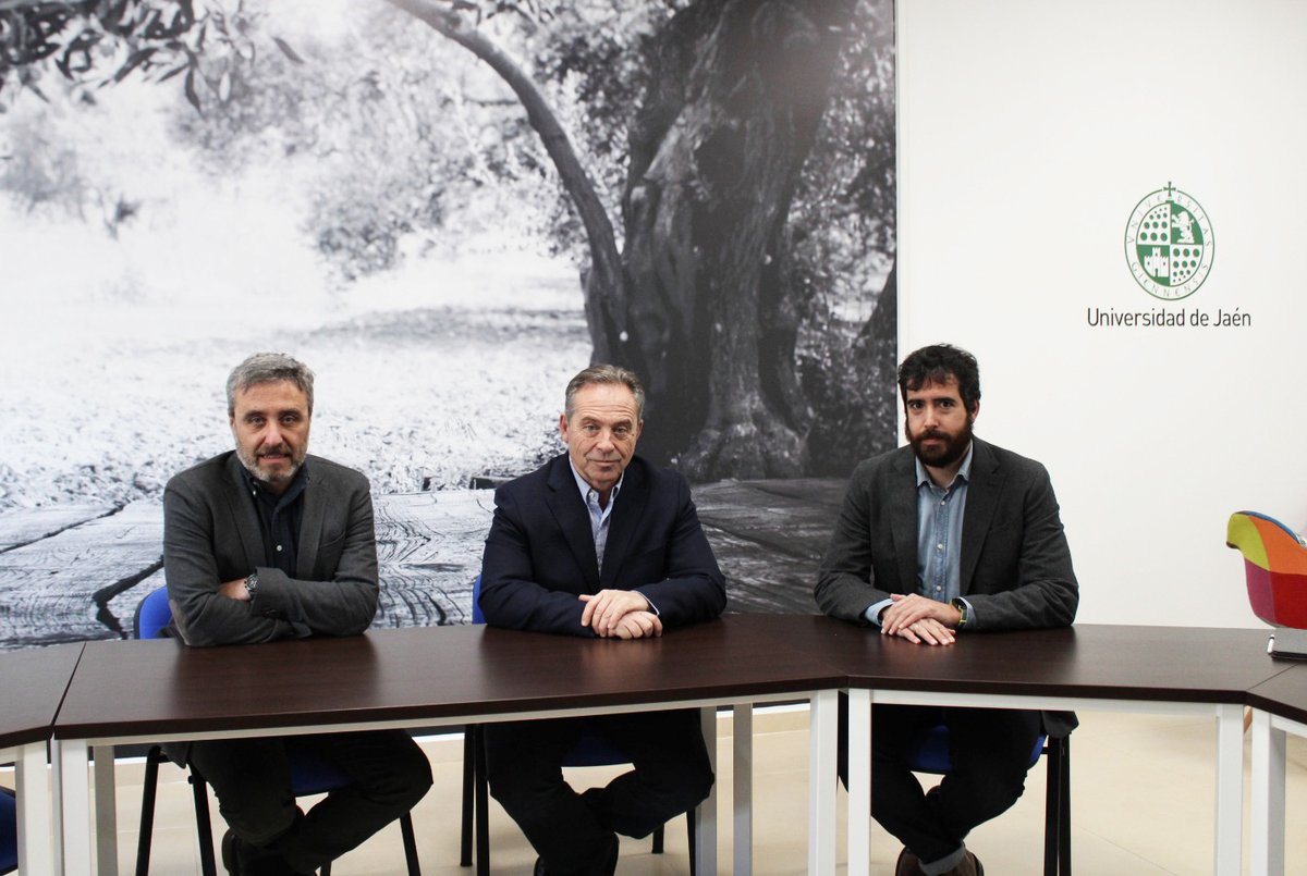 ujaen's tweet photo. ▶El catedrático de Bioquímica de @ujaen, Juan Bautista Barroso, es nombrado nuevo director del Instituto Universitario de Investigación en Olivar y Aceites de Oliva 
ℹ️👉https://t.co/oZCy7tJPJW
#UJAExcelencia #UJAInvestiga https://t.co/FqeDrhmLld