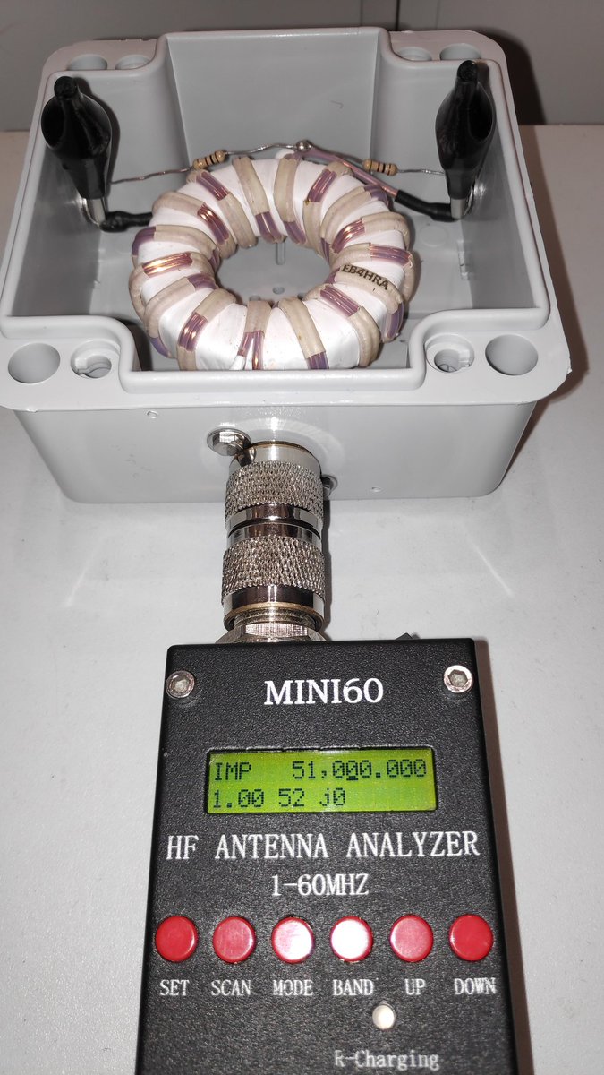 EB4HRA's tweet photo. 4:1 current balun (2 kW SSB)

https://t.co/lOEcvacx4B https://t.co/MnOojjYDgL