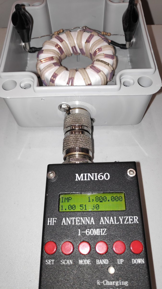EB4HRA's tweet photo. 4:1 current balun (2 kW SSB)

https://t.co/lOEcvacx4B https://t.co/MnOojjYDgL