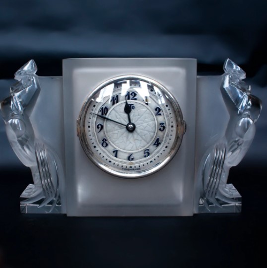 An exquisite frosted glass clock flanked by a pair of clear glass Coq Houdan mascots @jeroenmarkiesartdeco

View beautiful pieces like this at the Art &amp; Antiques Fair Olympia this June✨