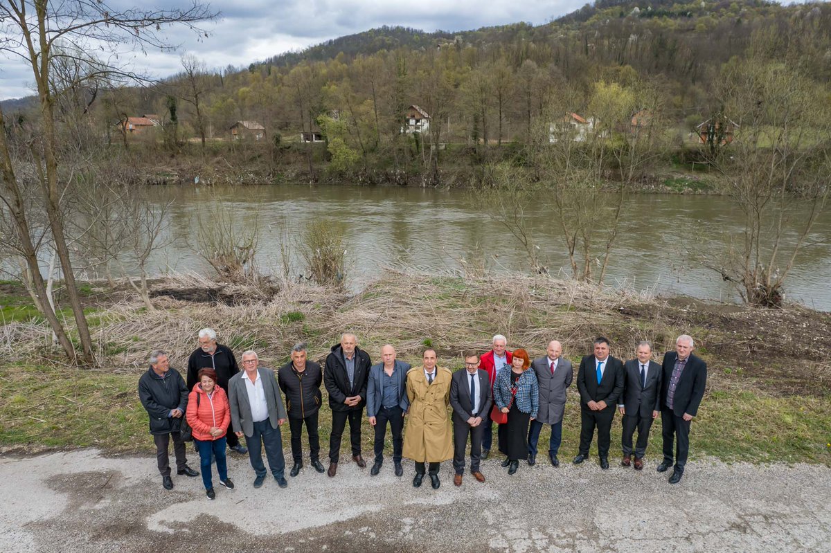 UNDPBiH's tweet photo. @MartinKaco, Ambassador of 🇸🇰 to 🇧🇦, visited Maglaj yesterday. @SlovakEmbBiH supports #BridgetoPeace initiative, an important project that would immensely help the people of Maglaj municipality. #UNDPBiH proud to help with #BuildingBridges &amp; #ConnectingCommunities https://t.co/FsC68ILQQj