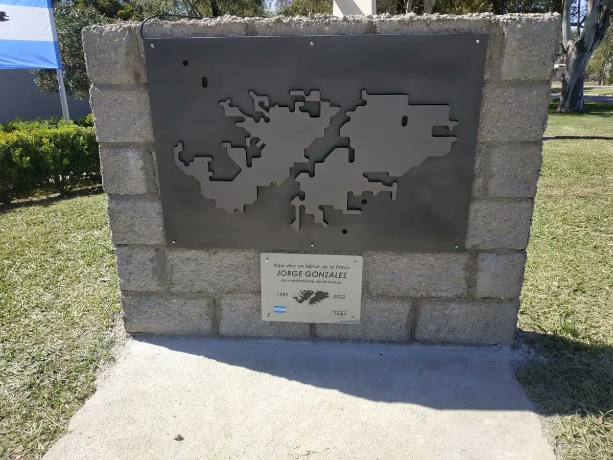muniSaira's tweet photo. 🇦🇷 Repasamos imágenes del homenaje permanente a nuestro único sairense VGM Jorge González del último sábado.

🤝 Gracias a la comunidad, vecinos y fuerzas vivas por participar del acto protocolar en conmemoración del inicio de los 40 años de la guerra de #Malvinas. https://t.co/iuJF0b5IMm