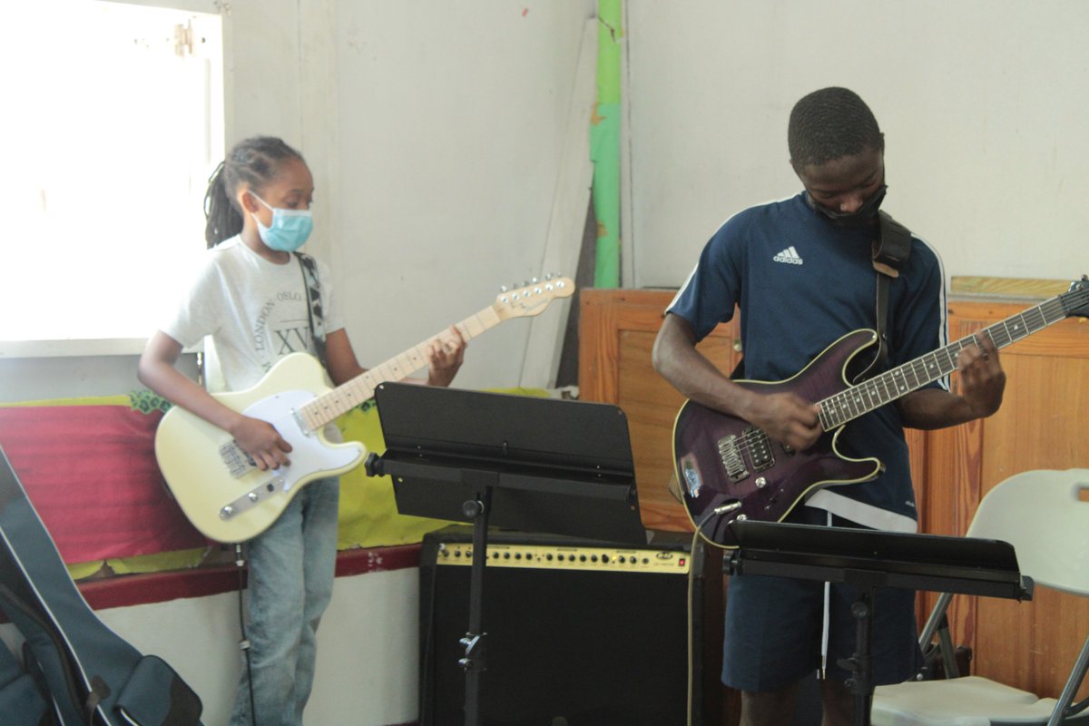 AvantAcademy's tweet photo. On Saturdays at 2 pm, we have a band program for youths.

They learn to play and sing together as a group and study classics songs from Jamaica and the world of recorded music.

Taking new enrolments now (876) 631-4216 or whatsapp (876) 829-3702. info@avantacademyofmusic.com https://t.co/4WqdMEZofK