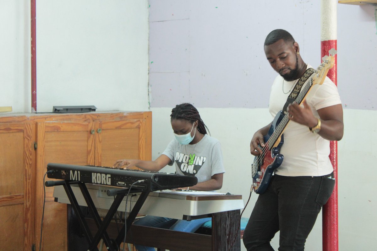 AvantAcademy's tweet photo. On Saturdays at 2 pm, we have a band program for youths.

They learn to play and sing together as a group and study classics songs from Jamaica and the world of recorded music.

Taking new enrolments now (876) 631-4216 or whatsapp (876) 829-3702. info@avantacademyofmusic.com https://t.co/4WqdMEZofK