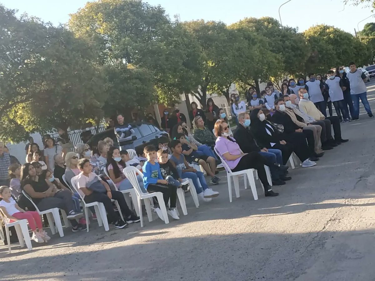 muniSaira's tweet photo. 🇦🇷 Repasamos imágenes del homenaje permanente a nuestro único sairense VGM Jorge González del último sábado.

🤝 Gracias a la comunidad, vecinos y fuerzas vivas por participar del acto protocolar en conmemoración del inicio de los 40 años de la guerra de #Malvinas. https://t.co/iuJF0b5IMm