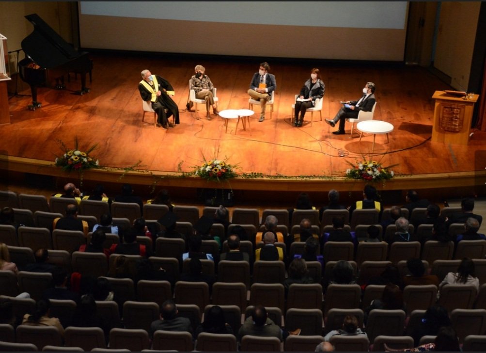 CeciDooner's tweet photo. Nuevamente en Valdivia colaborando con el tremendo equipo  @UAustraldeChile Esta semana los acompañé en la inauguración del año académico hablando sobre calidad y acreditación. 
#acreditacion #EducacionDeCalidad https://t.co/LrN8dP1tV4