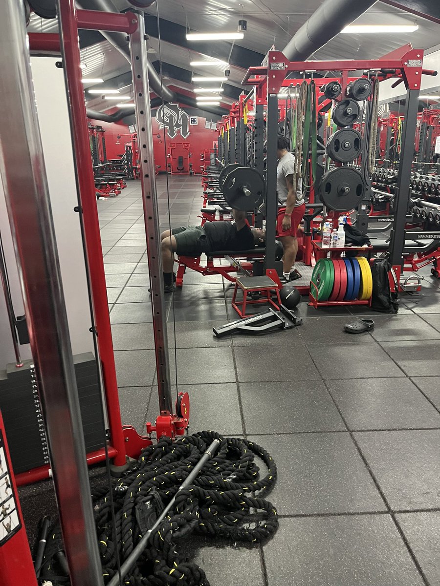 Love when guys that are getting ready to play at the next level come in to get work done!!  #selfmade <a href="/UfwMicah/">micah</a> <a href="/DjArmfield/">DJ Armfield</a>