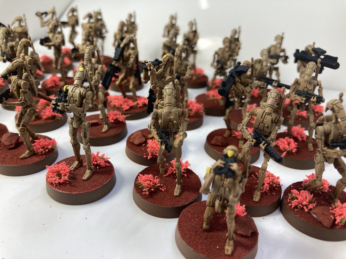 monkeylikesjam's tweet image. These are not the droids you where looking for… finally got the first wave done and ready to fight some clones. #starwarslegion #starwars #paintingminis