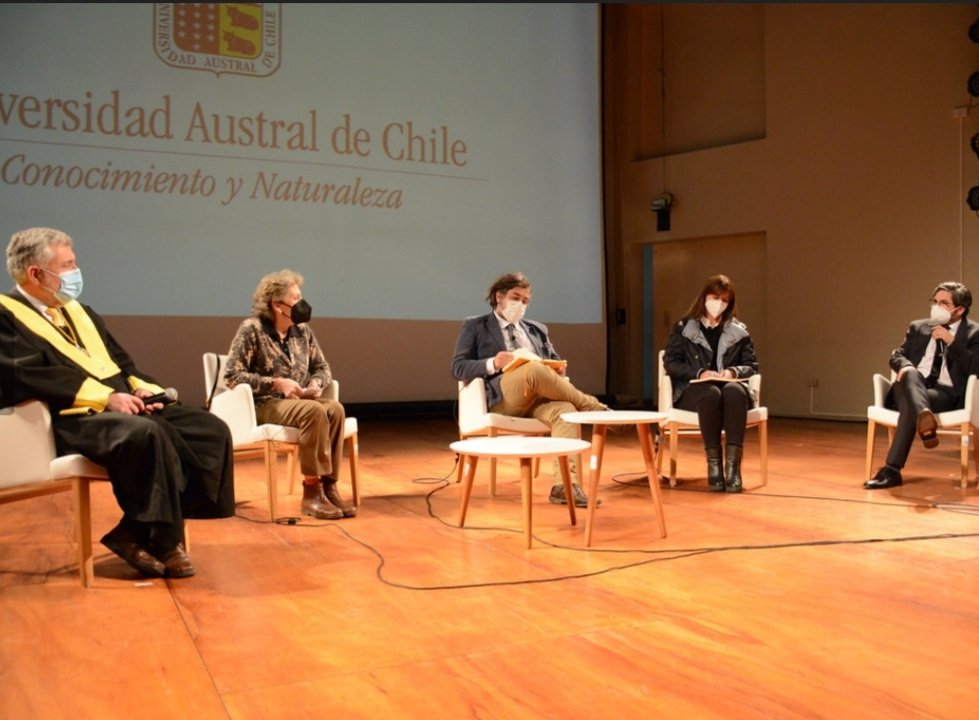 CeciDooner's tweet photo. Nuevamente en Valdivia colaborando con el tremendo equipo  @UAustraldeChile Esta semana los acompañé en la inauguración del año académico hablando sobre calidad y acreditación. 
#acreditacion #EducacionDeCalidad https://t.co/LrN8dP1tV4