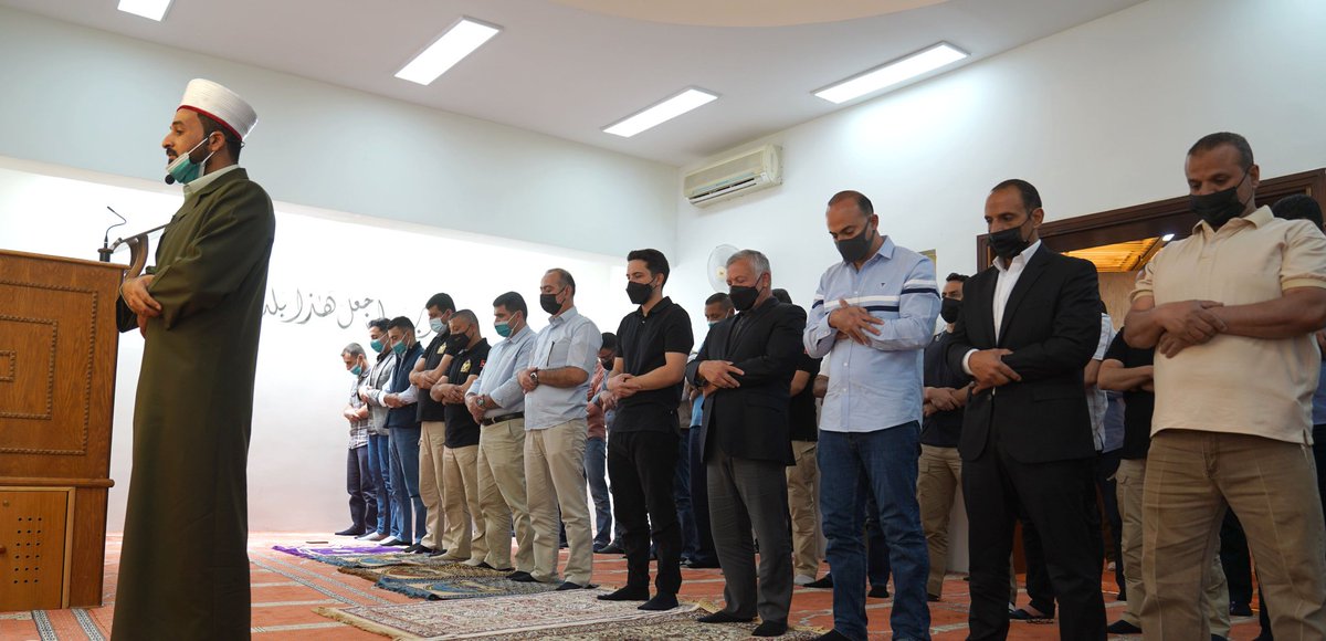 AlghadNews's tweet photo. #عاجل 
الملك وولي العهد، يؤديان صلاة الجمعة الأولى من شهر رمضان المبارك في مسجد الحرس الملكي بالعقبة 
https://t.co/dsgXusldoL 
#الغد #الأردن #رمضان #رمضان_كريم https://t.co/BHbPrvaplQ
