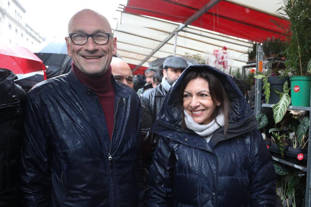 selmani_ryad's tweet photo. Aux côtés de notre candidate @Anne_Hidalgo à #Beleville dans cette dernière ligne droite pour ensemble changer d’avenir 🌹✊🏽 La pluie n’aura pas eu raison de notre engagement sans faille pour une gauche sociale et écologique.
Le 10 Avril #JeVoteHidalgo #presidentielles2022 https://t.co/Vb1onH6D63