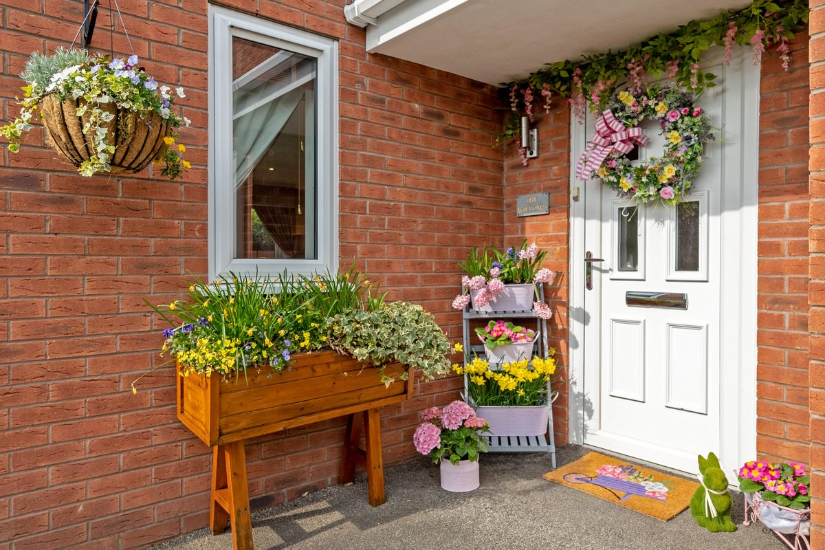TateRowlands's tweet photo. Looking forward to those summer shots! 🌷💜☀️

#taterowlands #estateagents #summer #sellyourhome #flintshire https://t.co/UxsuRabnRJ