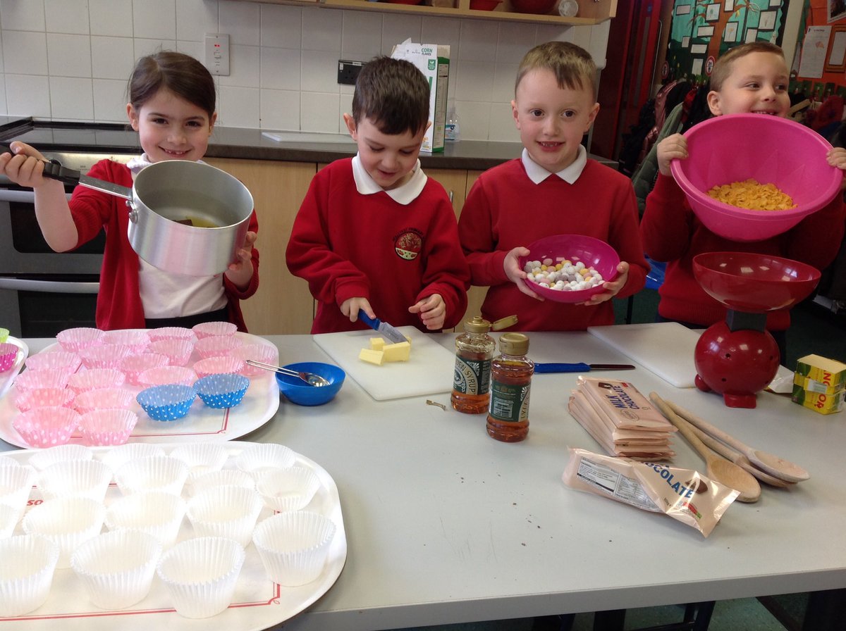 HollyfastSchool's tweet photo. Look at our delicious chocolate Easter nests. #chocolatefun #measuringmaths #acrackingday https://t.co/fqR05HUhw1