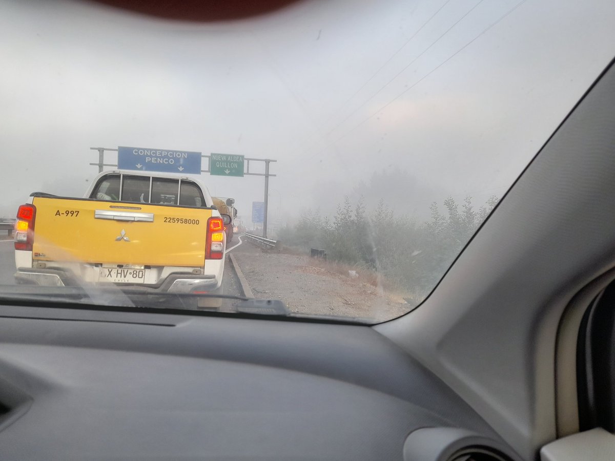 hidd_fahd's tweet photo. @AutopistaItata hoy la fila hasta el puente #Itata es con neblina. Mayor riesgo por falta de segunda caseta en Peaje Nueva Aldea. @mop_nuble @mop_chile @ladiscusioncl https://t.co/qZy99xpYn9