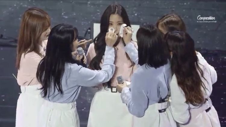 naeunicon's tweet photo. “how can i abandon the group that raised me?” — naeun, when suggested to leave her group of 11 years. 

crying. screaming. throwing up. https://t.co/fsSaAPRKZW