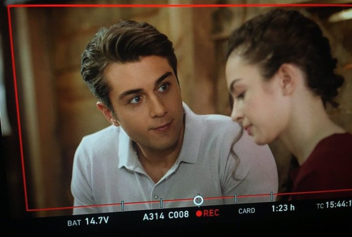 Mooncakie55's tweet photo. ok doruk stop just looking at her and put that one strand of hair behind her ear lol 😫🥰🤍
#Kardeslerim #Asdor https://t.co/H5JUXFuW0x