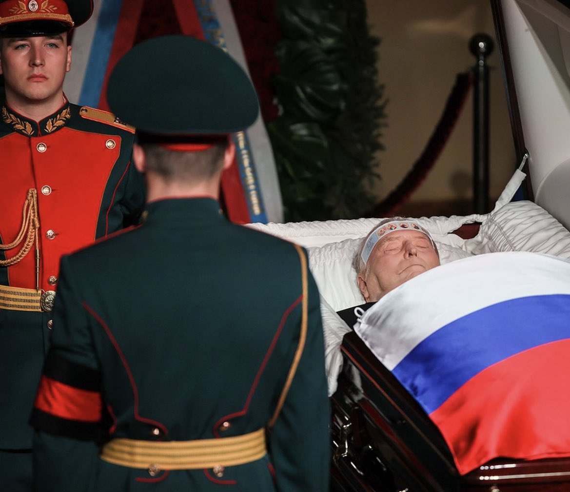 Жена Жириновского на похоронах