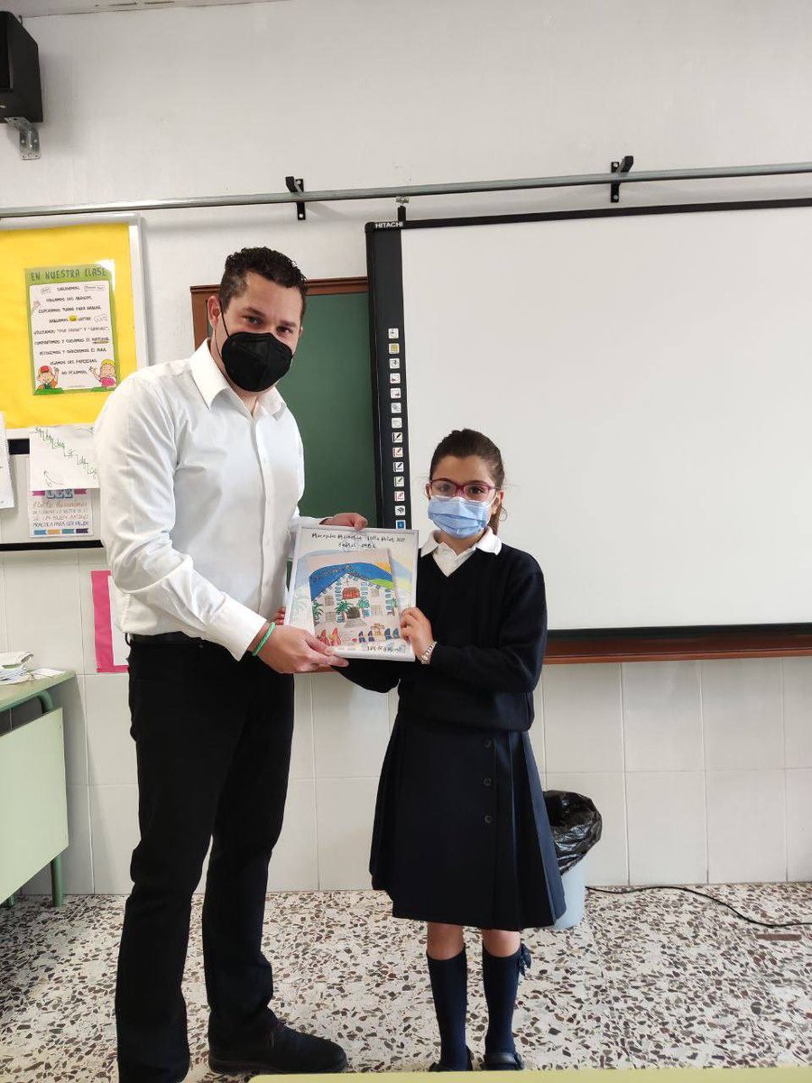 ¡Pero qué arte 👩🏼‍🎨! Así de bonitos han quedado los dibujos ✍️ de los premiados por el cartel para nuestra Semana Santa 2022. 
Los ganadores han podido llevarse su diseño enmarcado 🖼.