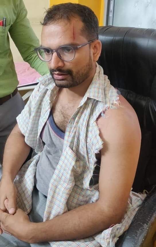 official_aimsa's tweet photo. Dr Nilesh Mhaske
a Gynecologist running his own hospital in Ahmednagar, Teesgaon, Maharashtra.

He was thrashed fiercely by her family members due to twin PPH death. @CMOMaharashtra @DGPMaharashtra
@PIBMumbai
#StopViolenceAgainstDoctors https://t.co/5KTpII2PTV