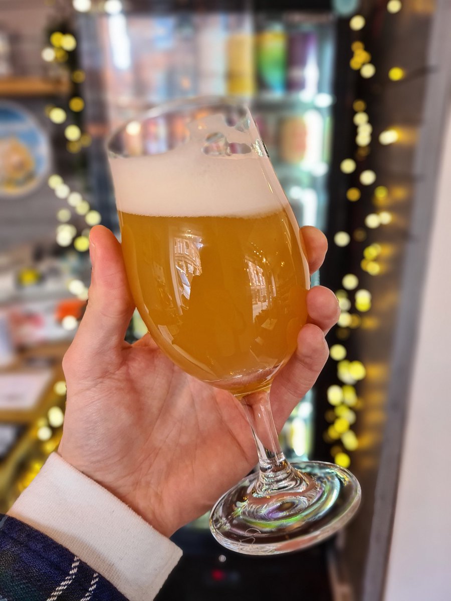 beertrapbelper's tweet image. **NOW POURING**

Fresh on the taps today us this delicious hazy pale from @alphadeltabeer 

Apollo is a 6% pale, big notes of Papaya and Pineapple, with a dry and peppery finish!

#nowpouring #draughtbeer #alphadelta #craftdraft #ipa #drinkgoodbeer #belper #derbyshire
