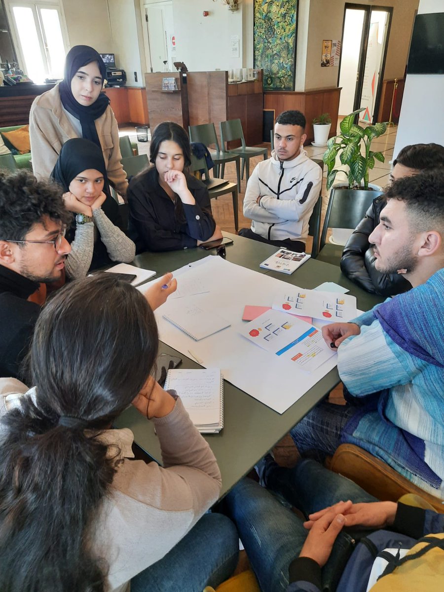 UNICEFMaroc's tweet photo. Après avoir découvert différents aspects programmatiques de l'UNICEF et participé à différents ateliers et visite terrain, les membres du comité participatif adolescents & jeunes #CPAJ travaillent en groupe pour la préparation de leur plan d’action pour l'année 2022.
#YOUTH💪 https://t.co/i7UN4WlVI4
