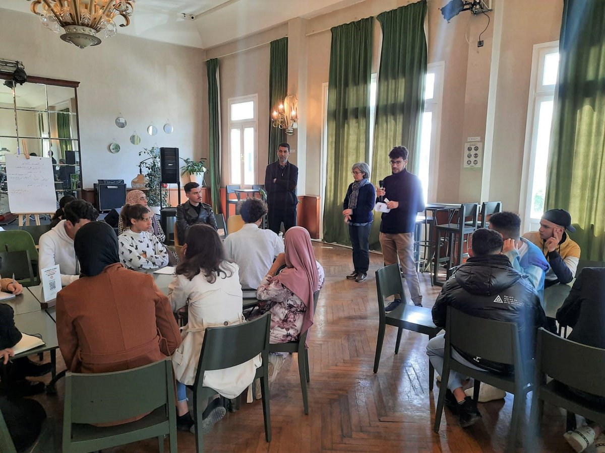 UNICEFMaroc's tweet photo. Après avoir découvert différents aspects programmatiques de l'UNICEF et participé à différents ateliers et visite terrain, les membres du comité participatif adolescents & jeunes #CPAJ travaillent en groupe pour la préparation de leur plan d’action pour l'année 2022.
#YOUTH💪 https://t.co/i7UN4WlVI4