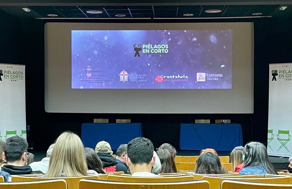 fescinepielagos's tweet photo. Ayer dimos inicio a la 12ª edición del #festivaldepielagos con las proyecciones de los trabajos presentados en las secciones paralelas #onesequenceshot #unocortoyrapidito y #59segundos coordinado por @Nanduco https://t.co/23DkKHcXAq
