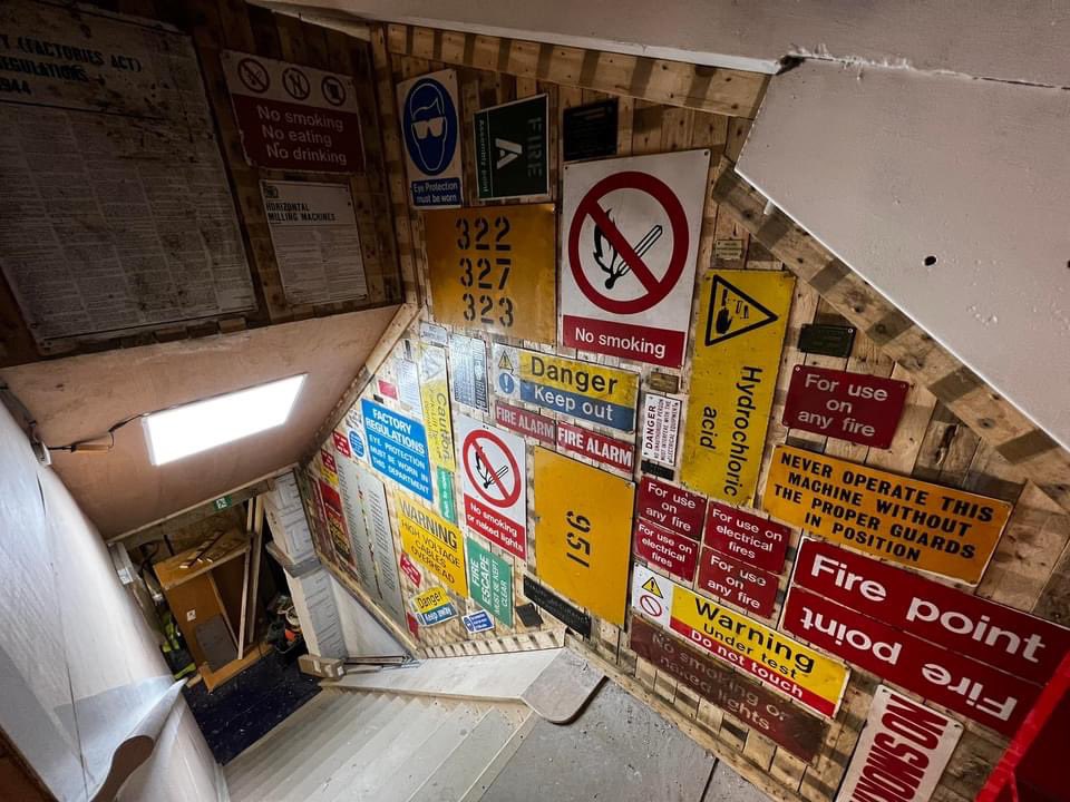 Our members have been finding a use for all the old signs we’ve been collecting. 

What do you think of our new stairwell?

#gosport #makerspace #makegosport #healthandsafety #signs #stairwell #reuse #reuserecycle