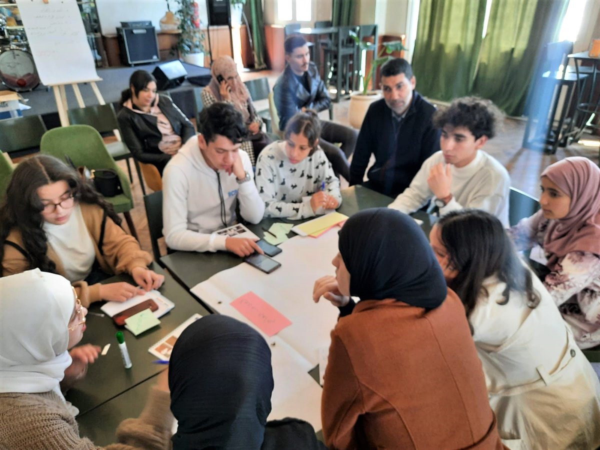 UNICEFMaroc's tweet photo. ✅بعد اكتشاف الجوانب البرنامجية المختلفة ليونيسف #المغرب والمشاركة في ورش العمل وزيارة ميدانية، يعمل شباب اللجنة التشاركية لليافعين والشباب #CPAJ في مجموعات لإعداد خطة عملهم لسنة 2022.
#Participation #YOUTH👏
@ONUMaroc @UNICEFmena https://t.co/h5iANBeGgo