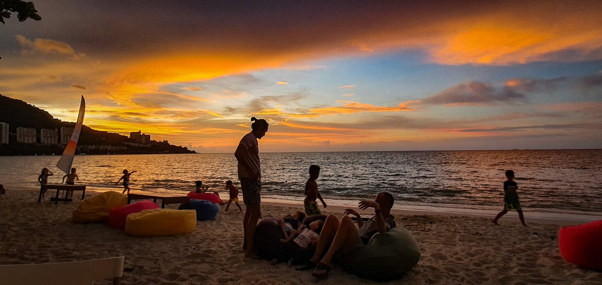davidstloh's tweet photo. The best time of one's life, and with no care in the world. 

#simplypenang #effortlesslycharming https://t.co/JRHOpgl6RK