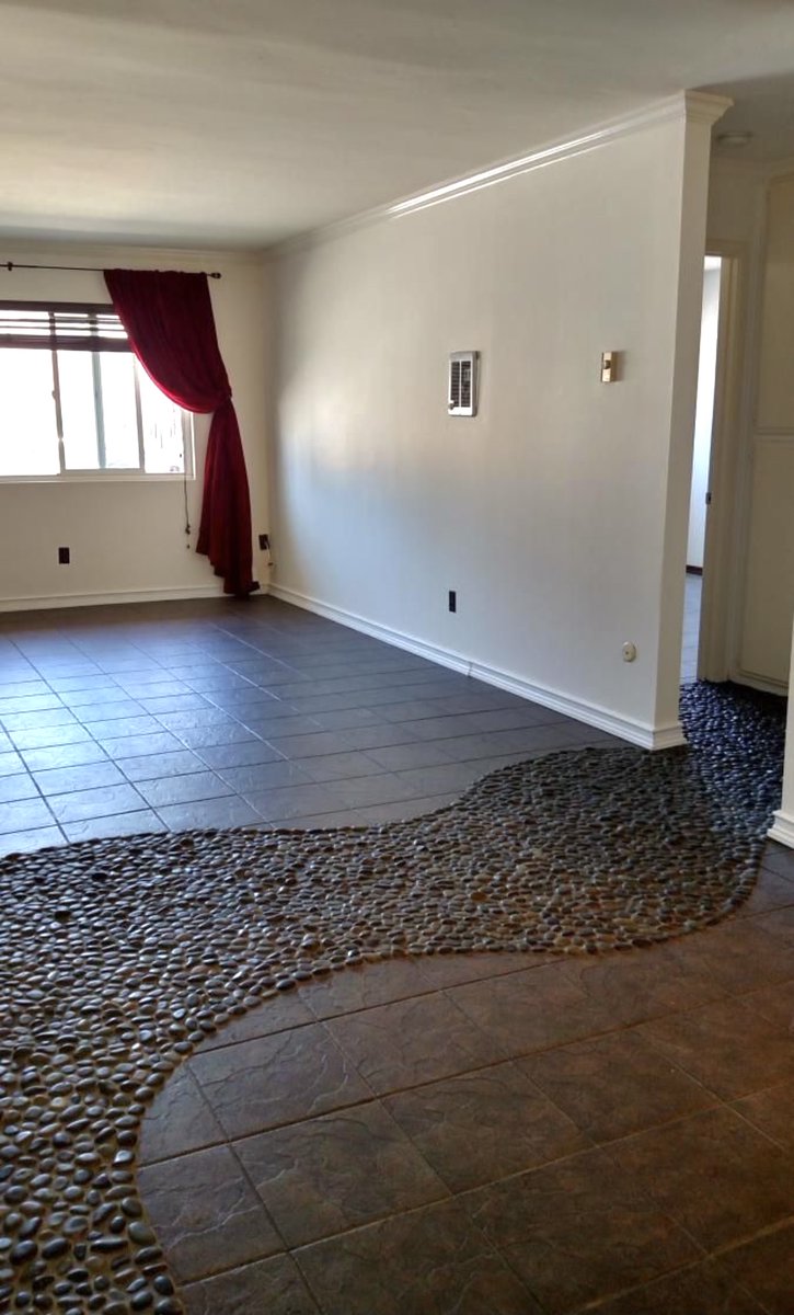 LizzHarmon's tweet image. Somewhere at sometime someone thought this was a good idea. #flooring #homedesign #personalpreference