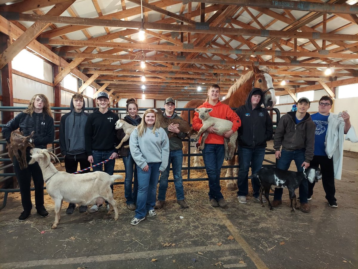 UnionCityFFA's tweet photo. Some of Union Cities FFA members went to help with this year ag days. They helped with the animals and leading groups. Thank you to everyone that helped this year! https://t.co/Tu3oQ7MVuG