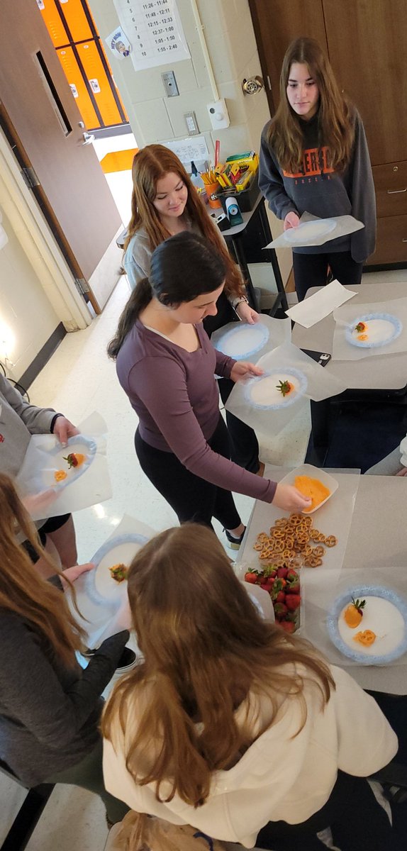 tzkincaid's tweet photo. #teamkinsley started the morning of right by dipping strawberries and pretzels!! 🧡🖤 Enjoy spring break ladies!!🧡🖤 https://t.co/yqBTcimzmx