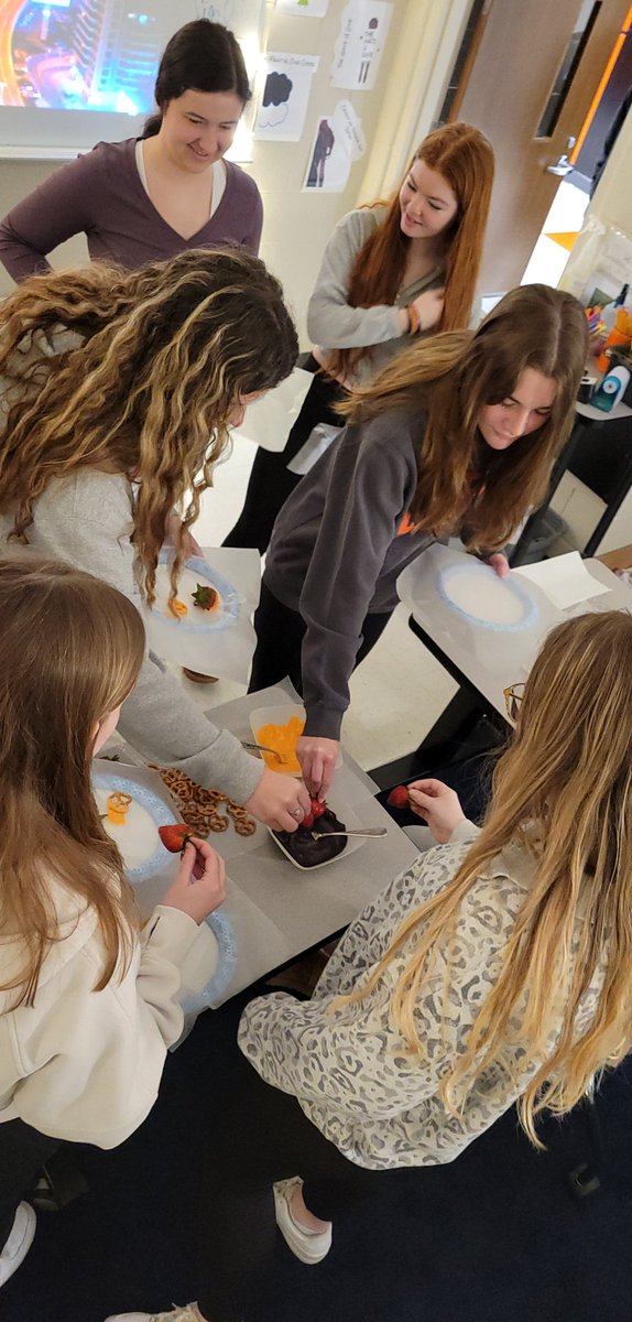tzkincaid's tweet photo. #teamkinsley started the morning of right by dipping strawberries and pretzels!! 🧡🖤 Enjoy spring break ladies!!🧡🖤 https://t.co/yqBTcimzmx