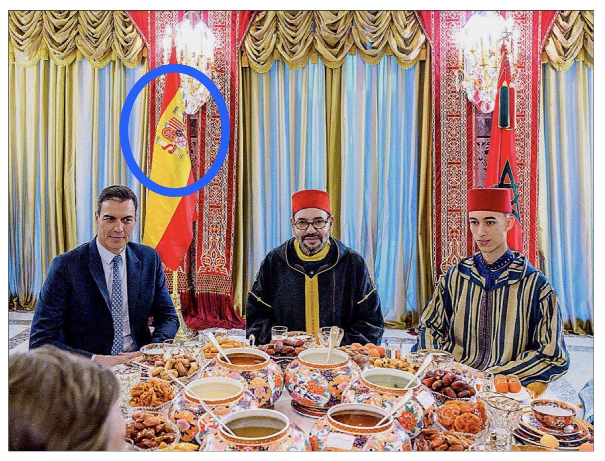 jaimeberenguer's tweet photo. Bandera del revés en mensaje de rendición y figura de Táriq ibn Ziyad, conquistador de España.
Pedro Sánchez es un auténtico despojo moral y político. https://t.co/JWPmS1AfoP