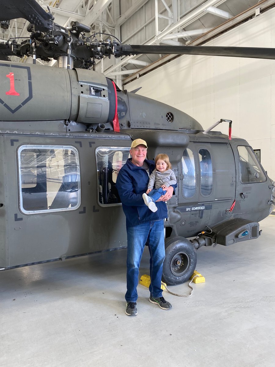 bruce_mbruce's tweet photo. Like grandfather, like granddaughter. The helicopters are ready. Go Army! https://t.co/jqCbAKwrmJ