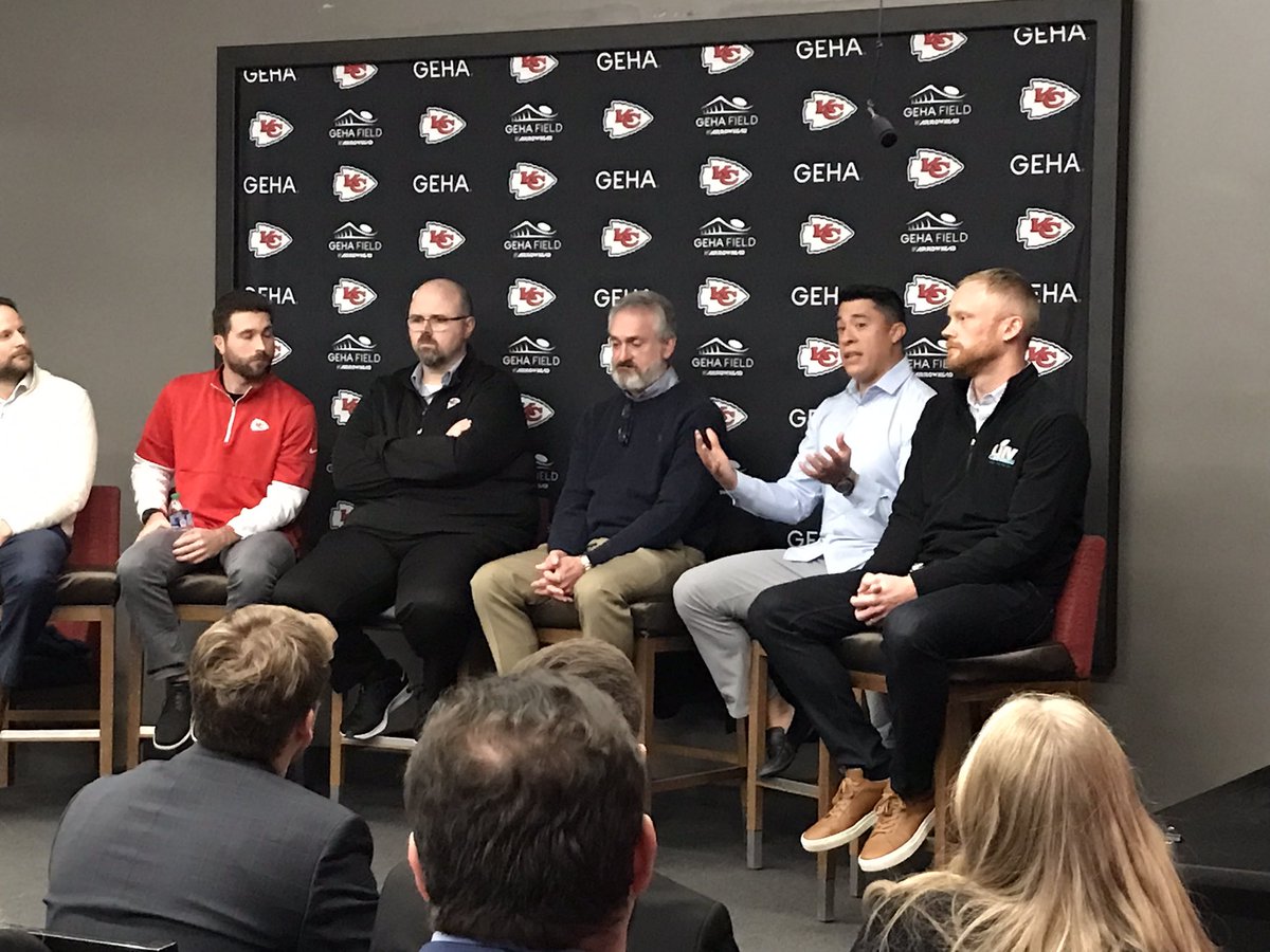 DanMatheson's tweet photo. Day 1 of the @UISportRecMgmt field trip to #KansasCity = amazing! All-access #Chiefs stadium tour, all-star executive panel &amp; networking opportunities. #KCRoyals opening day. Thank you to our generous hosts! Day 2 here we come! #uiowa #SportsBiz #FieldTrip https://t.co/wkQSDLTjmW