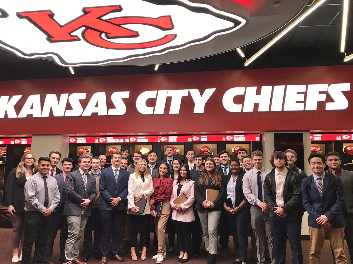 DanMatheson's tweet photo. Day 1 of the @UISportRecMgmt field trip to #KansasCity = amazing! All-access #Chiefs stadium tour, all-star executive panel &amp; networking opportunities. #KCRoyals opening day. Thank you to our generous hosts! Day 2 here we come! #uiowa #SportsBiz #FieldTrip https://t.co/wkQSDLTjmW
