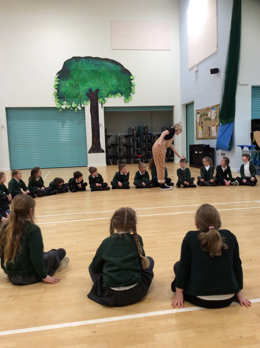 wpsYear2Melyn's tweet photo. @loubyloustories @WillowtownPri we had a fantastic afternoon with Miss Alys helping her act out and re-tell the story of Merlin and the Red Dragon. It was the perfect way to end our Wild about Wales topic 🏴󠁧󠁢󠁷󠁬󠁳󠁿 Thank you so much! #WPSLLC #expressiveartsWPS https://t.co/E6toO9syP3