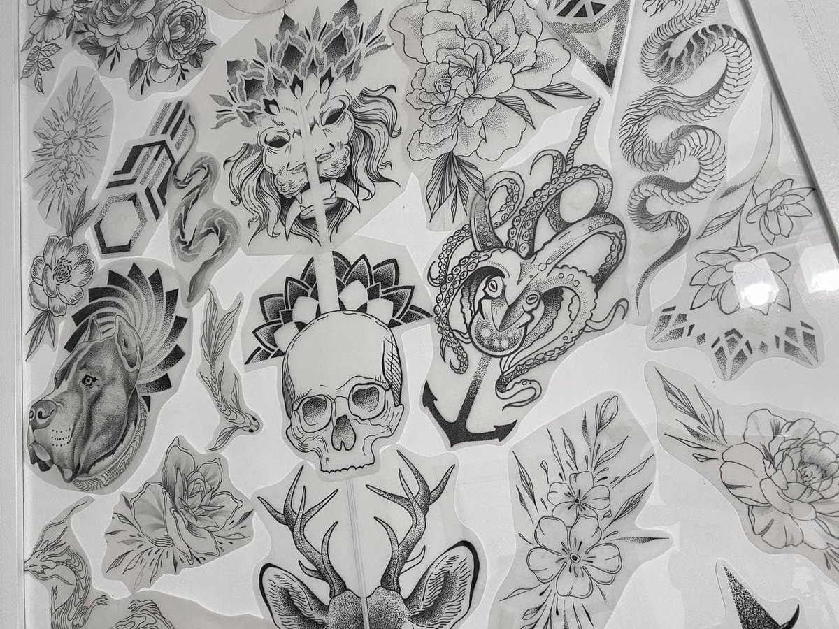 How do I create my paintings?  
First, I draw my idea by hand, then I make an addition using a computer, and then you already see for yourself what happens 🙈✨