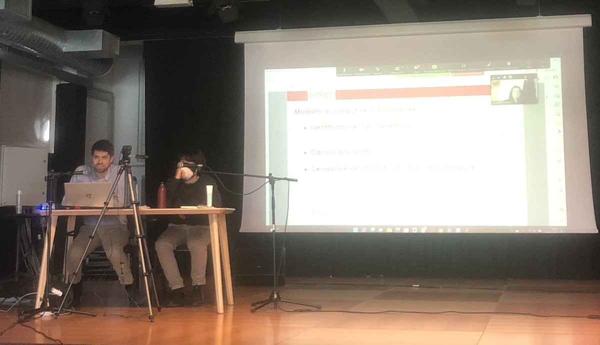 Inizia la lezione pomeridiana di <a href="/AdaptHigherEd/">AdaptPHD</a> parlando del premio di produttività con <a href="/PigniGiacomo/">Giacomo Pigni</a> e <a href="/FilippoReggian3/">Filippo Reggiani</a>
