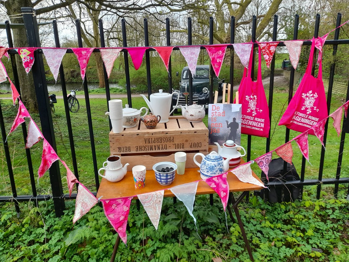 We hebben de Theekoepel #wageningen in gereedheid gebracht om jullie te ontvangen tijdens de Culturele Ronde morgen en zondag (9 en 10 april).
Tussen 11 en 17 uur treden we op met 10 dichters. Welkom! <a href="/CultureleRonde/">Culturele Ronde</a> #gedichten #Schrijversharten #LijntjePoëzie