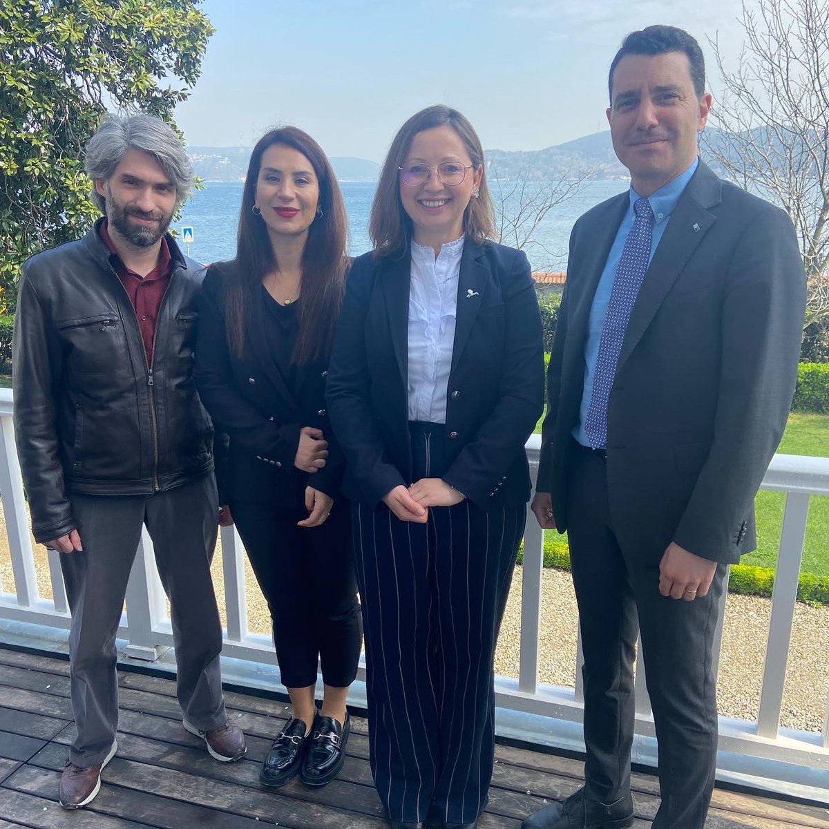 SultanEdip's tweet photo. 🇹🇷Alman-Türk Ticaret ve Sanayi Odası’nın Türkiye ve dört ülkede yürüttüğü Kasım 2021’de başladığımız dijital eğitim yürütme programında tüm dünyadan katılımcılar arasında üstün başarıyla tamamlayan ilk uzmanlardan biri olmanın gururunu ışıklarla yaşıyorum 💫 #AHK #GlobalTrainer https://t.co/91bhp5dUtT