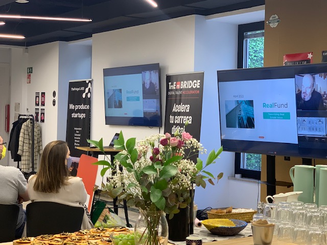 👨🏻‍💻 <a href="/josegarciacabal/">José García Caballero</a> en los #ProptechThursdays de <a href="/TheFringeLABS/">TheFringe/LABS</a>.

🏙 Una gran iniciativa con la que seguir haciendo crecer el mercado inmobiliario a partir de #tokens y tecnología #blockchain.

🌌 #RealFund, pionera en el sector, dio a conocer sus disruptivos proyectos en marcha.